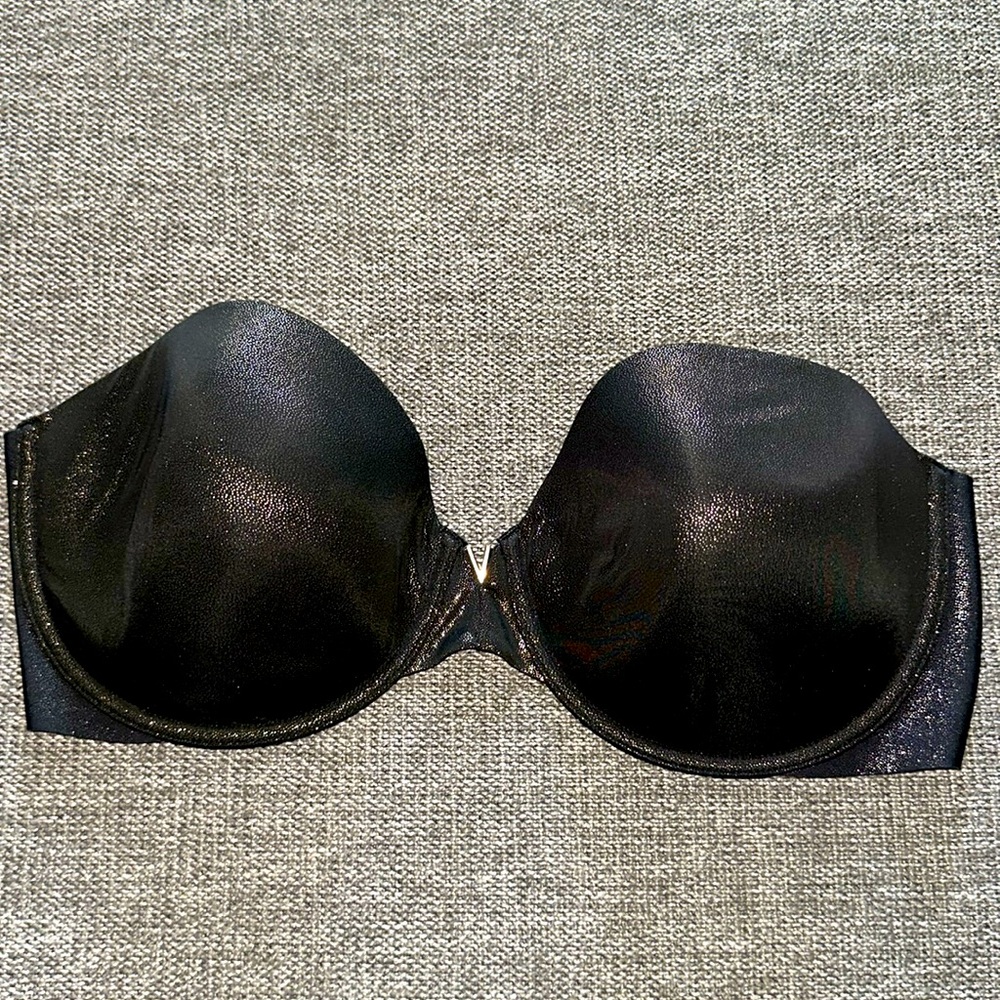 Strapless Victoria’s Secret Bra 💕🖤💛